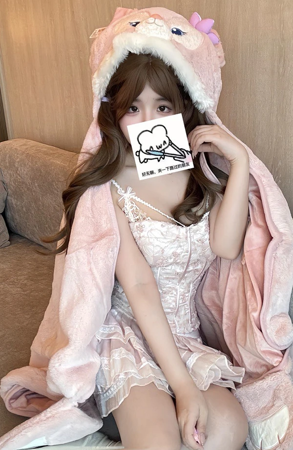 粉嫩福利姬@小鱼神的尺度私拍丰满上围太诱惑3